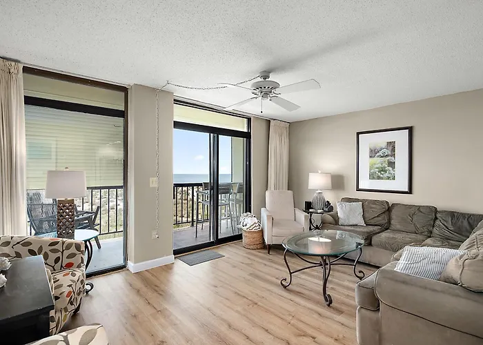 Beautiful 3 Bedroom With Side Ocean Views *
