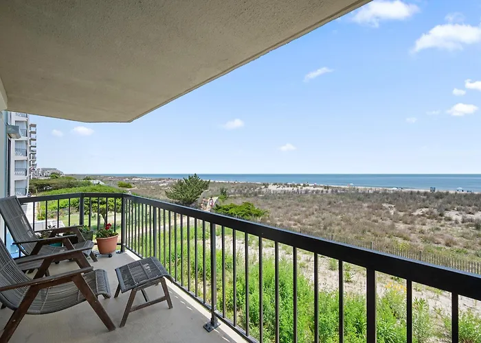 Beautiful 3 Bedroom With Side Ocean Views