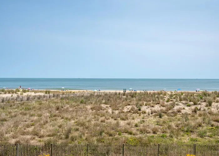 Beautiful 3 Bedroom With Side Ocean Views Holiday home