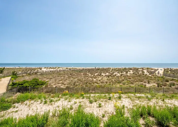 Beautiful 3 Bedroom With Side Ocean Views Holiday home *