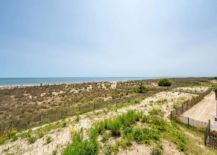 Beautiful 3 Bedroom With Side Ocean Views Holiday home