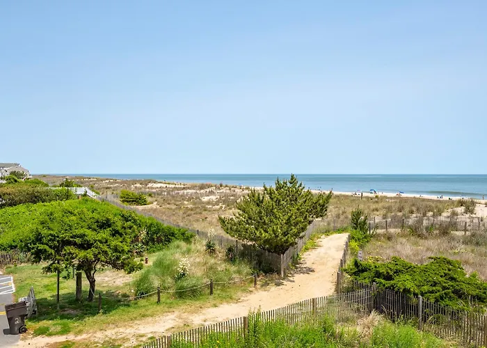 Beautiful 3 Bedroom With Side Ocean Views