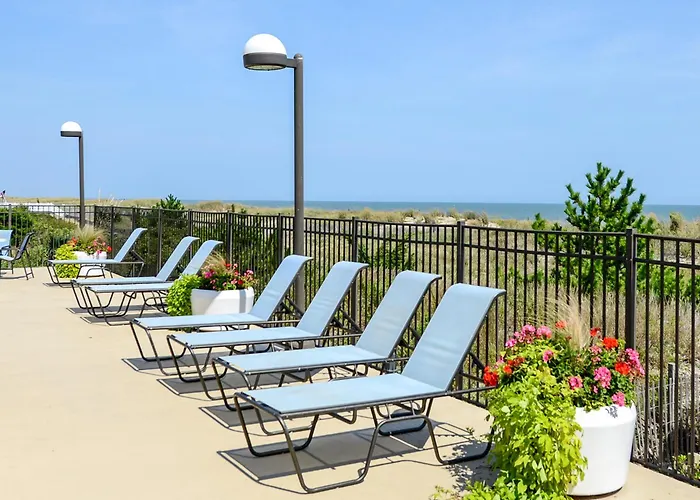 Beautiful 3 Bedroom With Side Ocean Views *