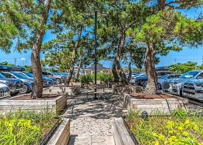 Beautiful 3 Bedroom With Side Ocean Views Holiday home