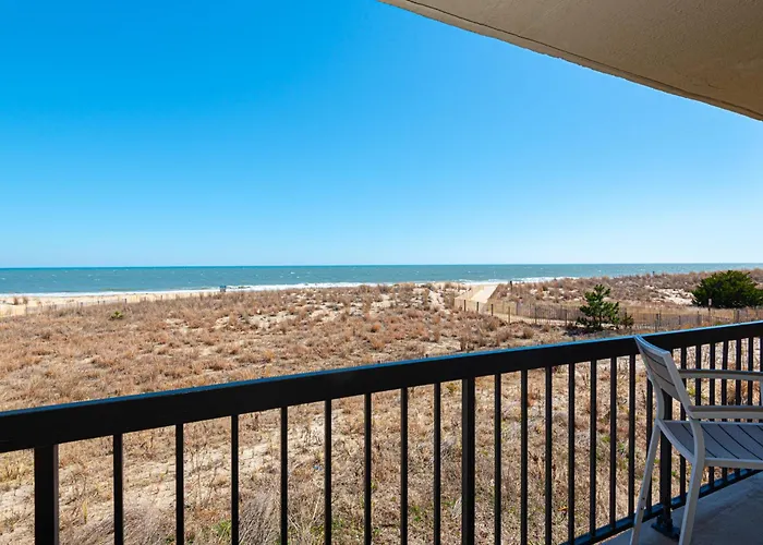 Holiday home Beautiful 3 Bedroom With Side Ocean Views *