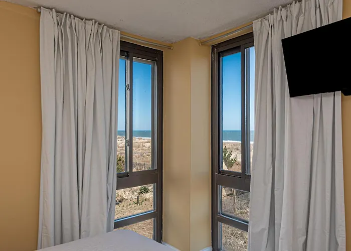 Beautiful 3 Bedroom With Side Ocean Views