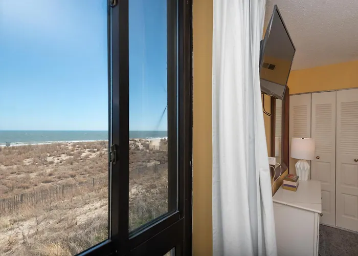 Beautiful 3 Bedroom With Side Ocean Views Holiday home *