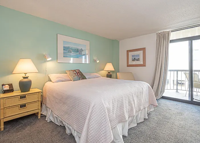 Beautiful 3 Bedroom With Side Ocean Views *