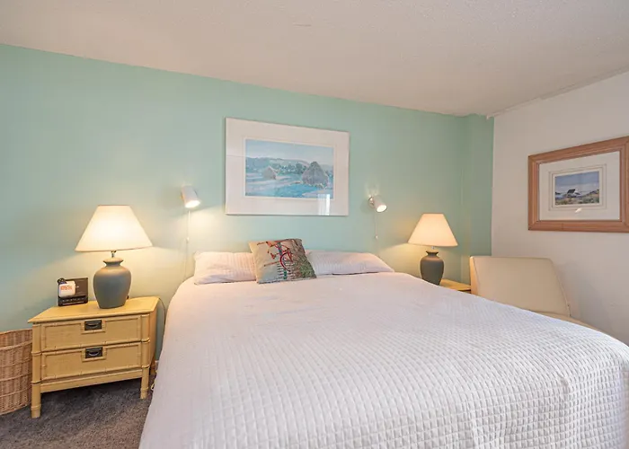 Beautiful 3 Bedroom With Side Ocean Views Holiday home