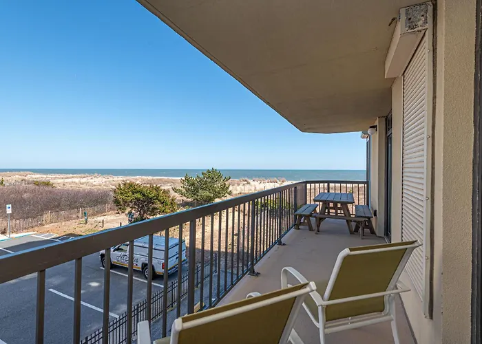 Beautiful 3 Bedroom With Side Ocean Views Holiday home